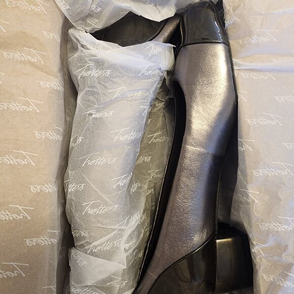 Trotters Daisy Pump Women's Shoes Taupe/ Pewter Size US 8.5 Block Heel - Picture 9 of 11